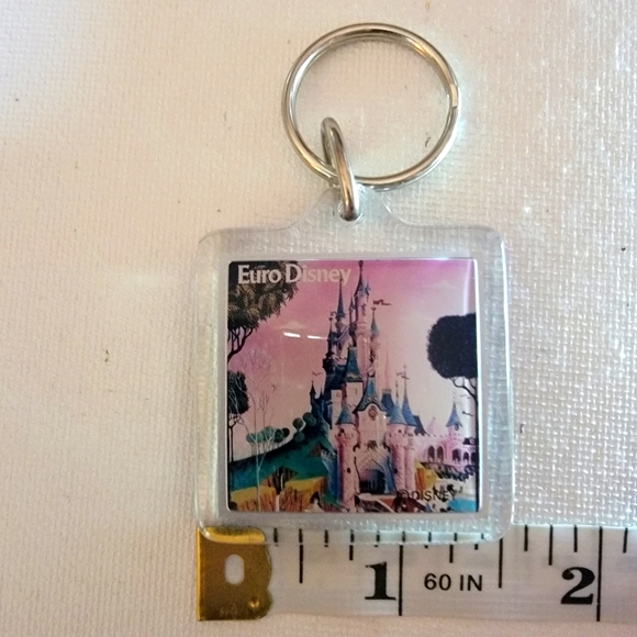 Vintage Euro Disney Acrylic Keychain - Picture 4 of 5